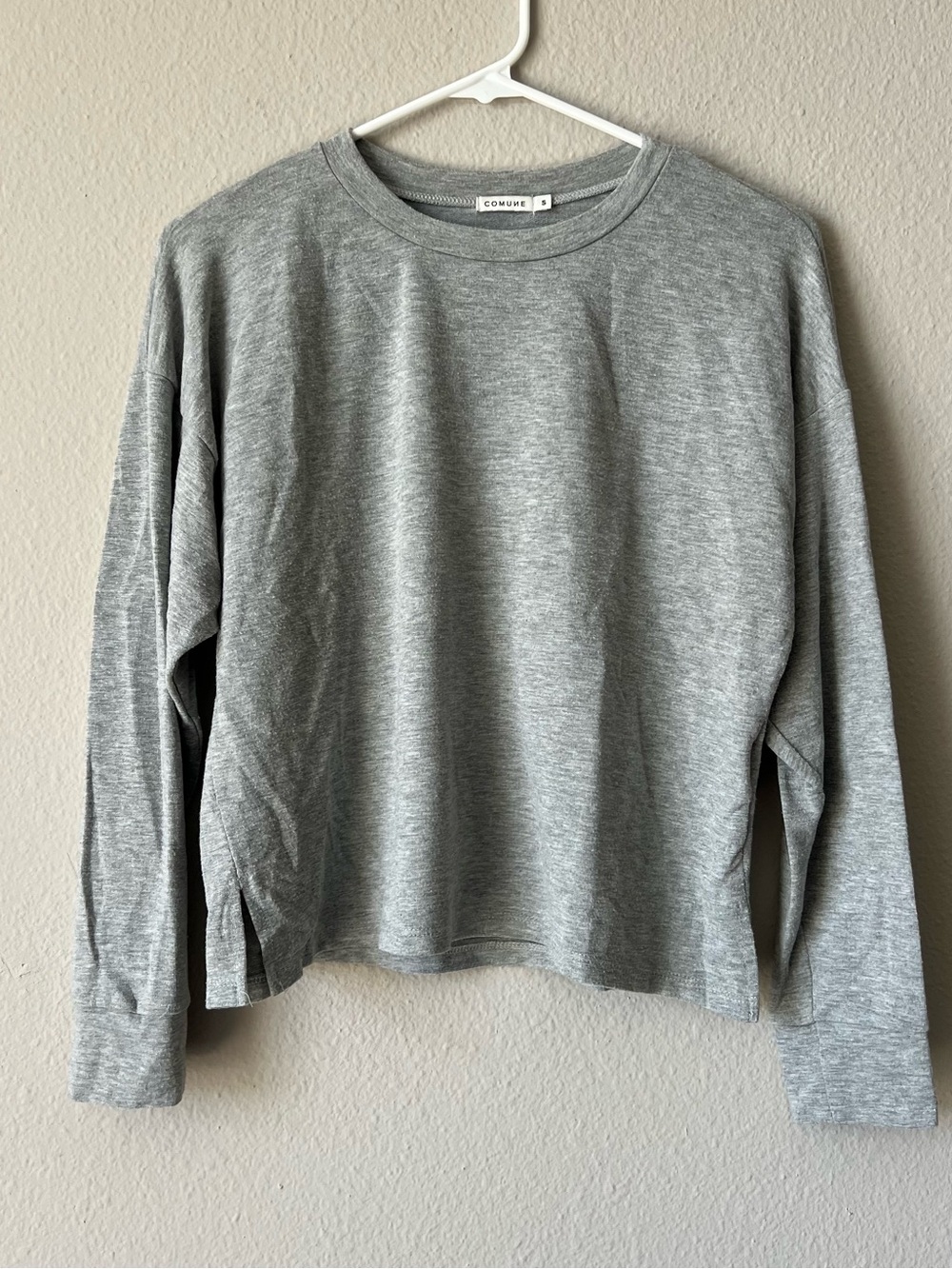 ⁠COMUNE Chelsea Heather Grey Cropped Long Sleeve Pullover Top Side Slits Small⁠